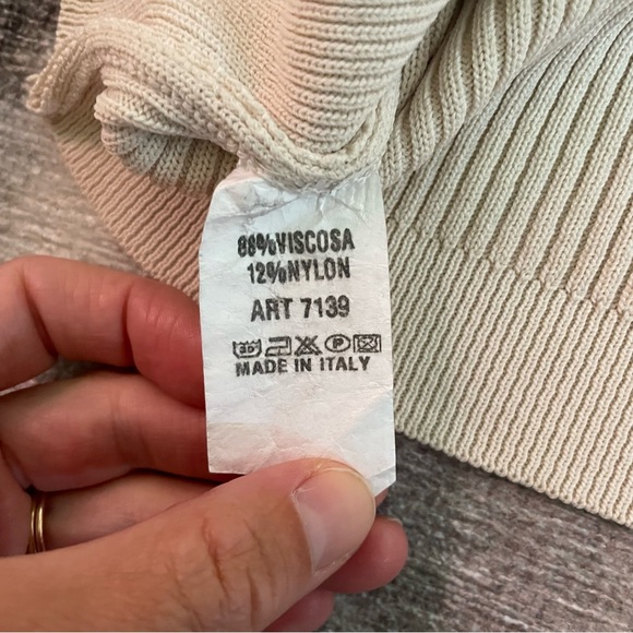 Italian crop sweater tank - Picture 2 of 6